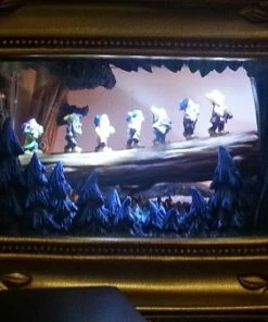 Disney Gallery Of Light - Snow White's Seven Dwarfs - Going Home